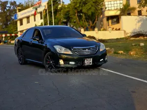 Toyota Crown 2010 Green