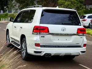 Toyota Land Cruiser 4.6 V8 ZX 2018 Pearl