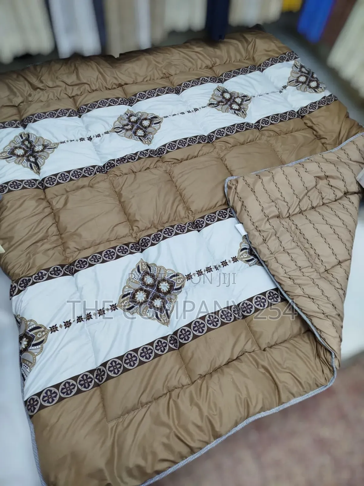 *Double Sided Heavy Cotton Binded Duvet* Size: 6×7 Pillowcases