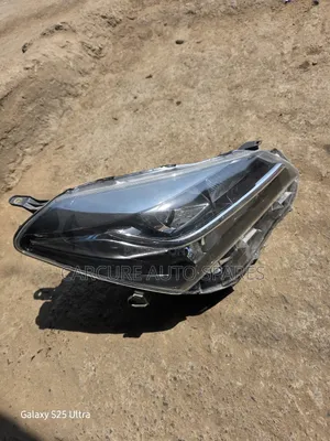 Vitz 2015 to 2020 Headlight Xenon, Part No. 52-270