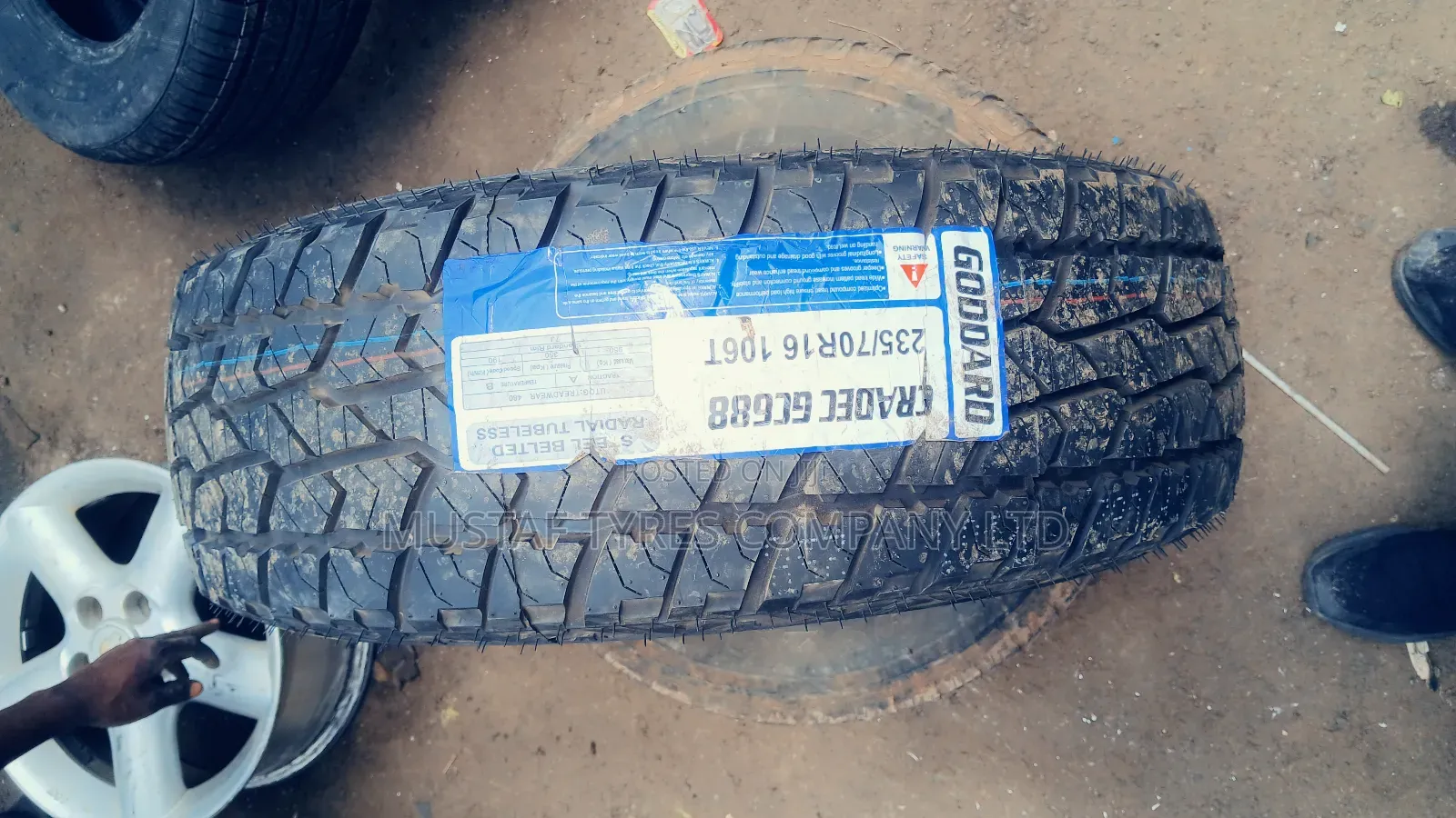 Goodaderd 235/70r16at