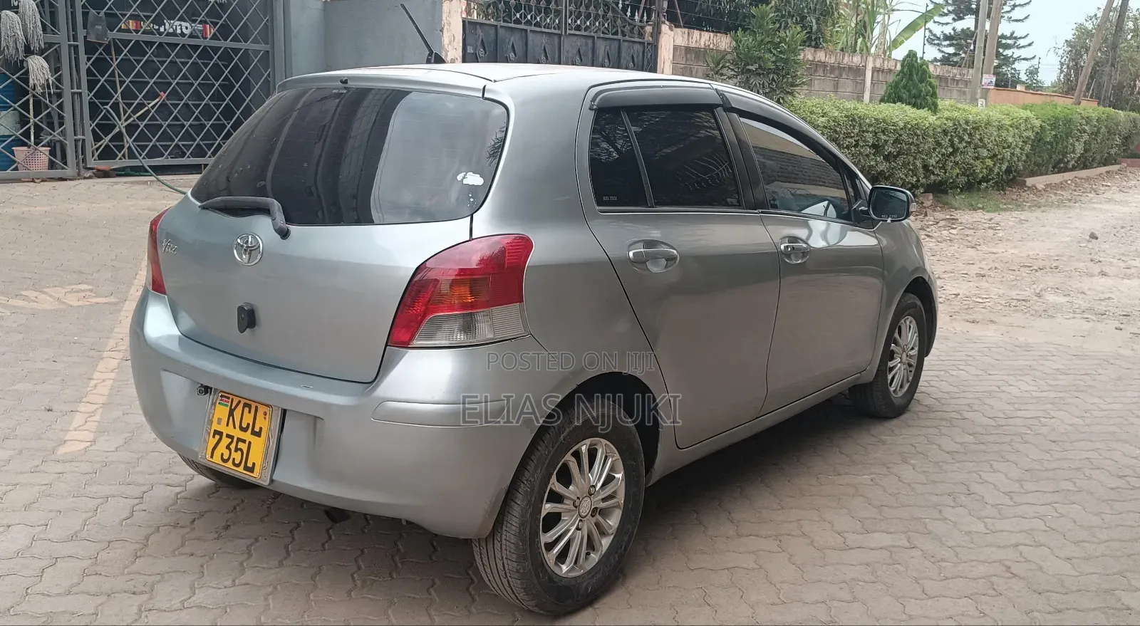 Toyota Vitz 1.3 AWD 5dr 2011 Silver