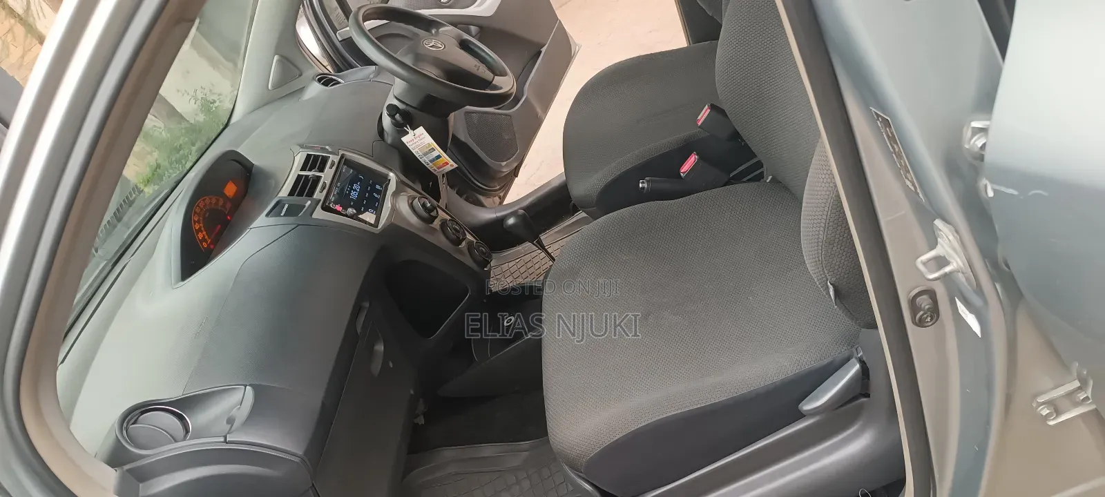 Toyota Vitz 1.3 AWD 5dr 2011 Silver