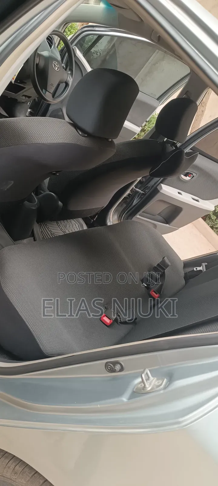 Toyota Vitz 1.3 AWD 5dr 2011 Silver