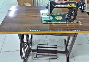 Singer Sewing Machine With Table/ Singer Sewing Machine
