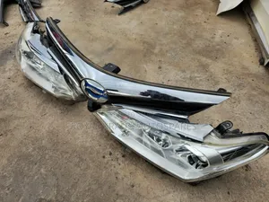 Axio/ Fielder 165 Headlights Non Xenon