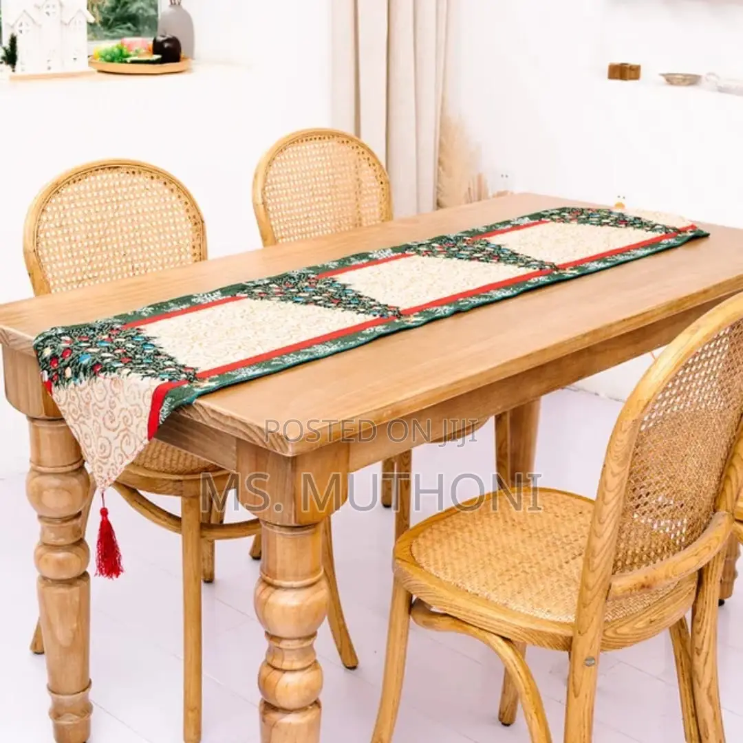Christmas Knitted Fabric Tablecloth Runner With Tassels