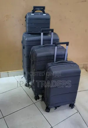 *4 in 1 Luxurious Unbreakable Suitcase*
Zipper Closure Frame