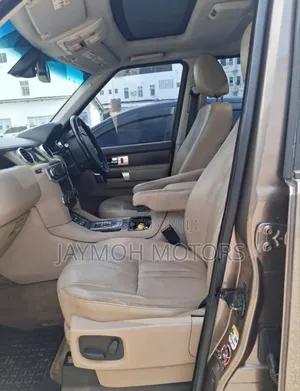 Land Rover Discovery 2015 Gold
