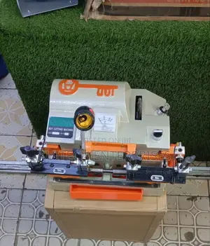 Electric Key Cut Machine/ Quality Key Cutter Machine 100e1
