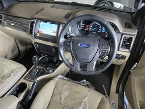 Ford Everest 2018 Gold
