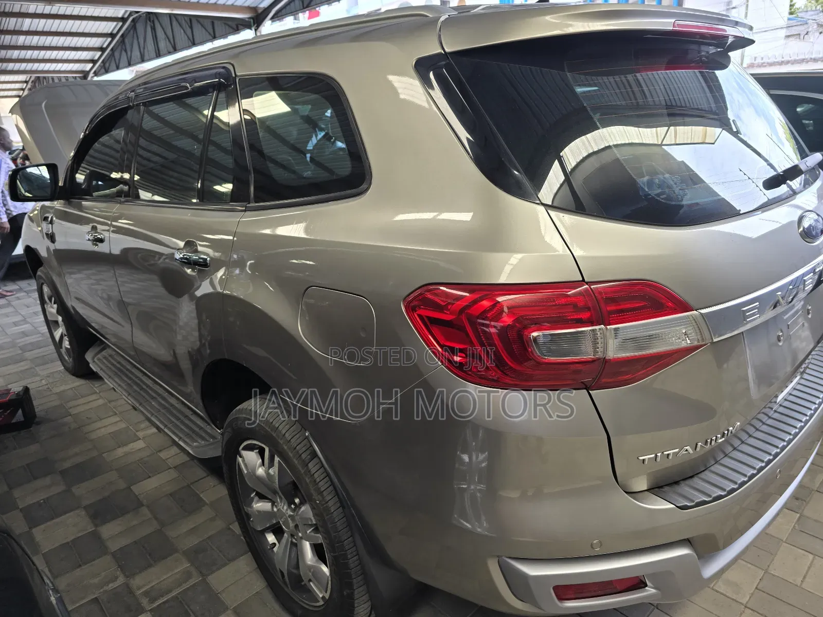 Ford Everest 2018 Gold