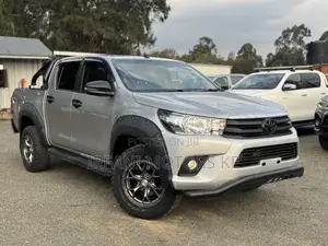 Toyota Hilux Rugged X 4x4 2018 Silver