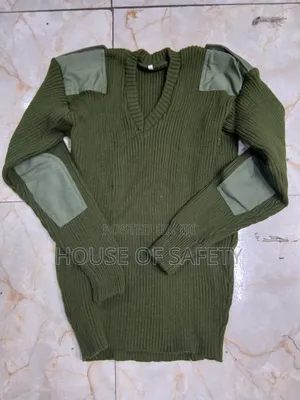 V-Neck Juggle Green Security Sweaters