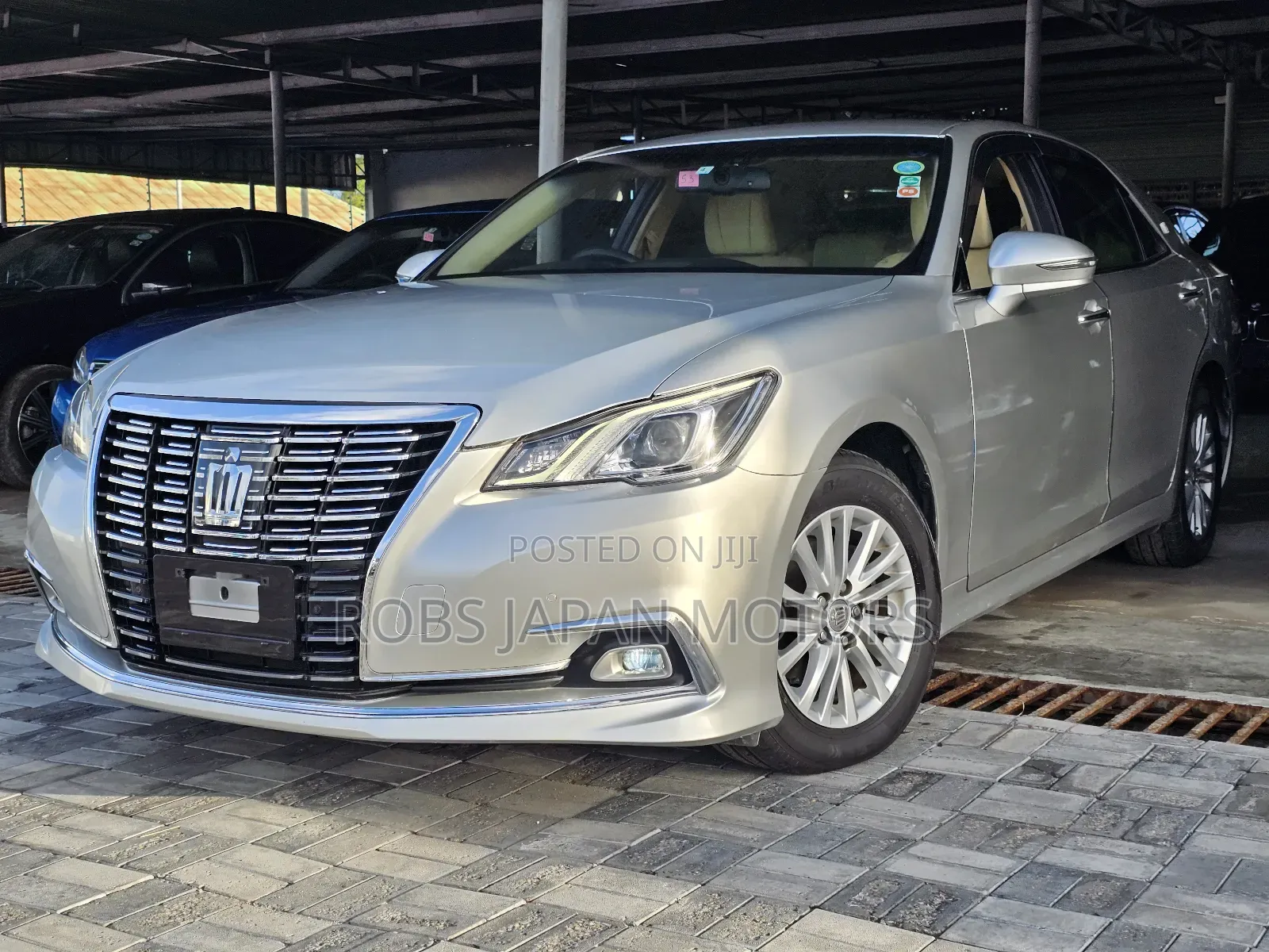 Toyota Crown 2018 Silver