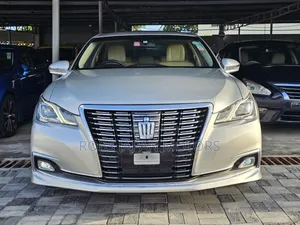 Toyota Crown 2018 Silver