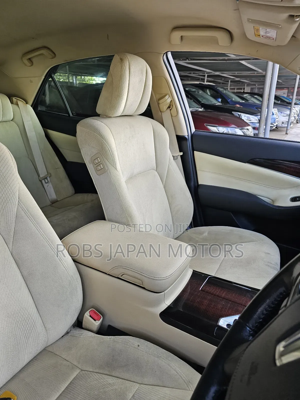 Toyota Crown 2018 Silver