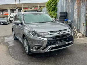 Mitsubishi Outlander 2018 Gray