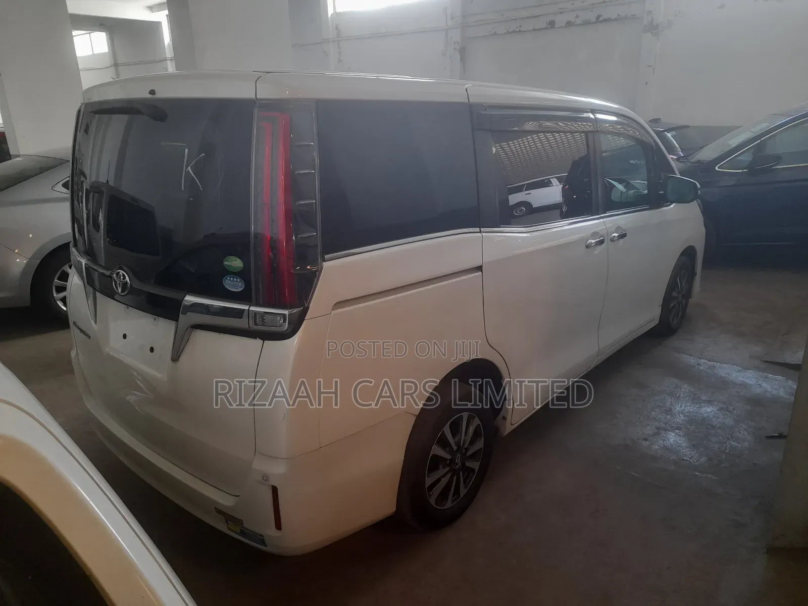 Toyota Esquire 2018 White