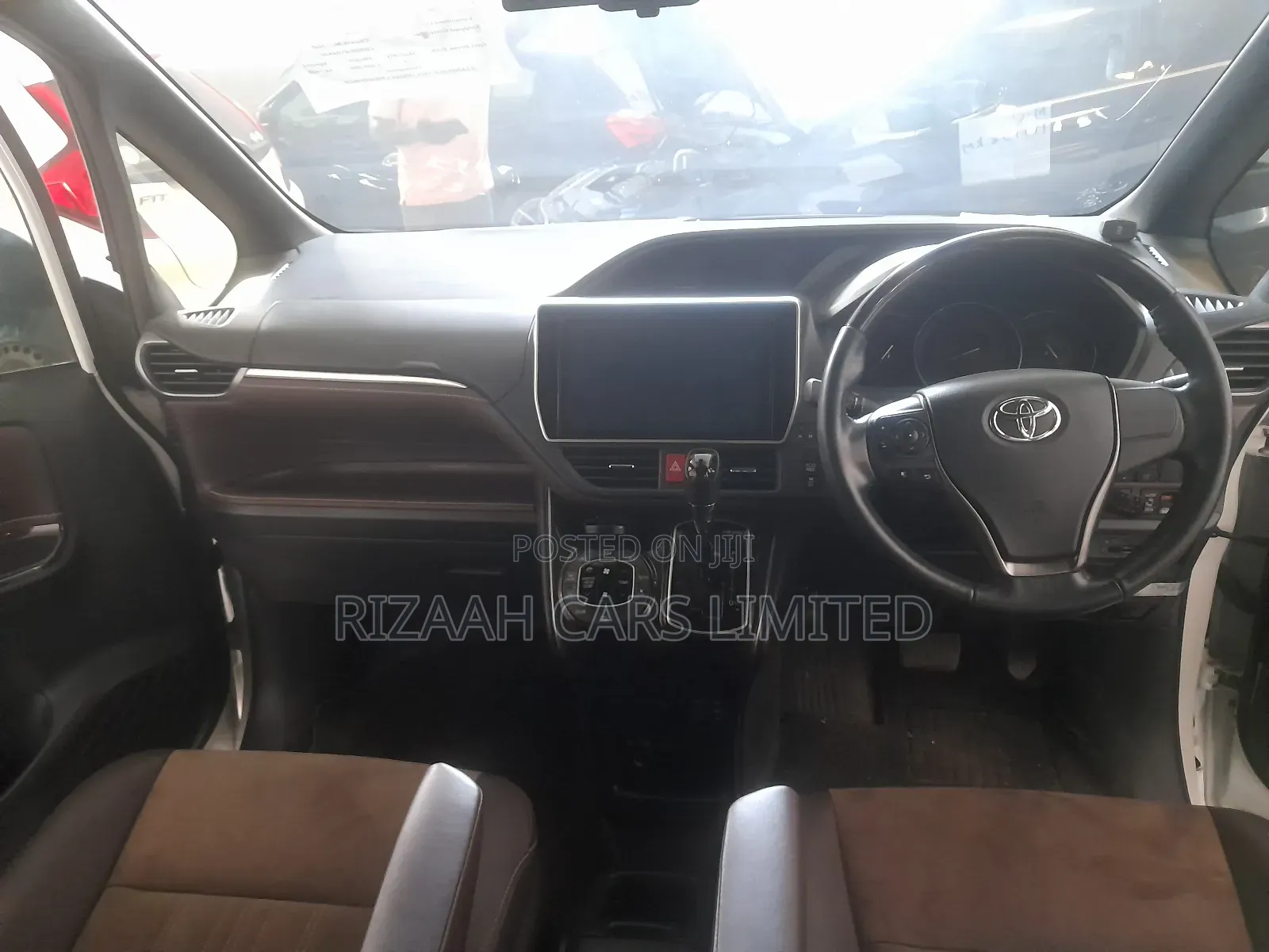 Toyota Esquire 2018 White