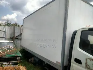 Isuzu NPR Fiber Body 2015 White