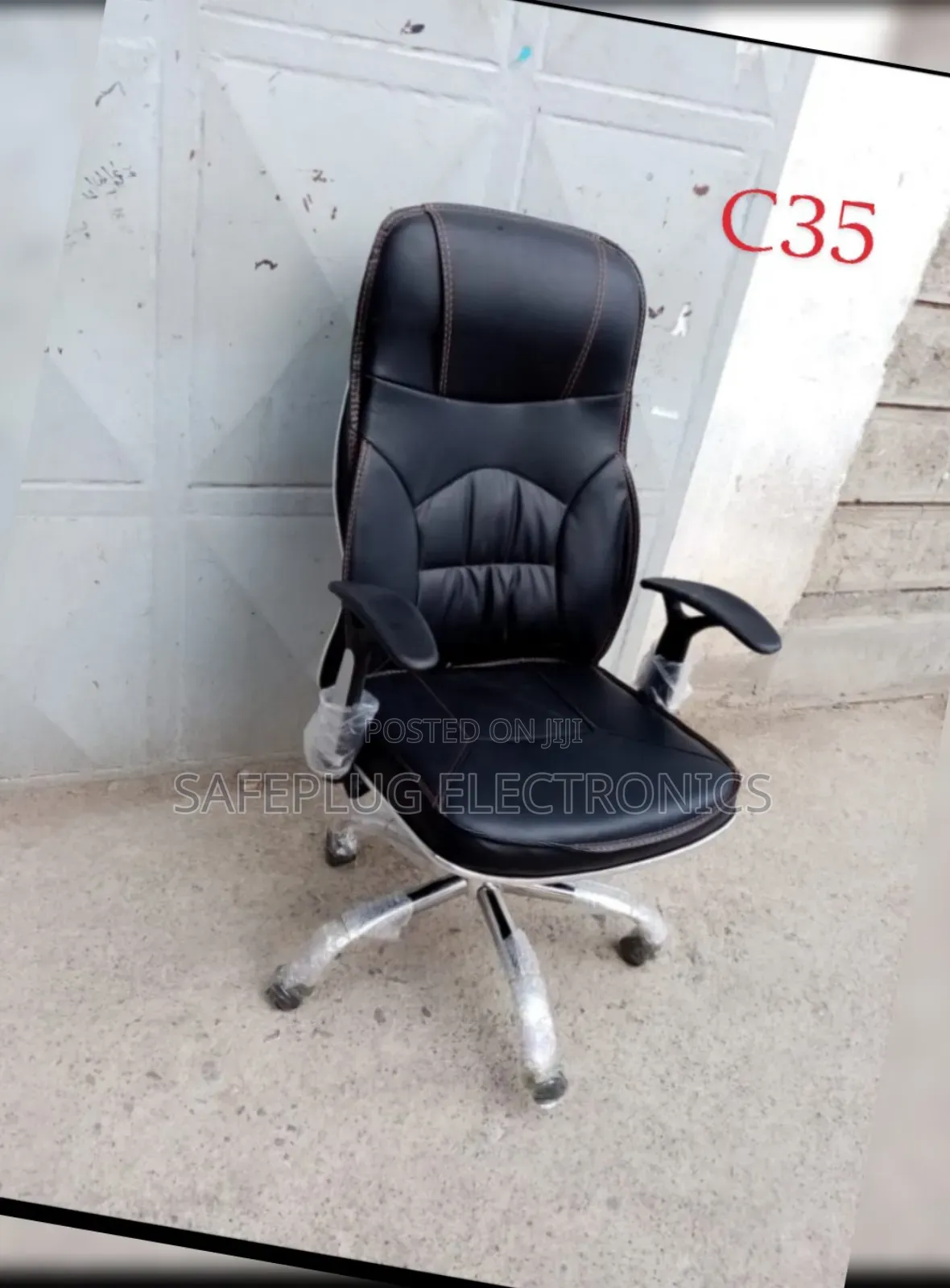 Office Chair - Headrest Armrest Adjustable - Like New!"