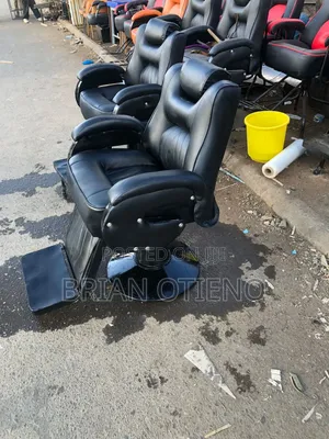 Rotating Barber Chairs With Black Base