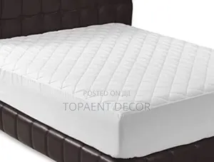 White Liquid Proof and Soft 5 by 6 Waterproof Mattress Protector
