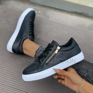 Zipper B/W Unisex ,Unisex Zipper Sizes 36-42