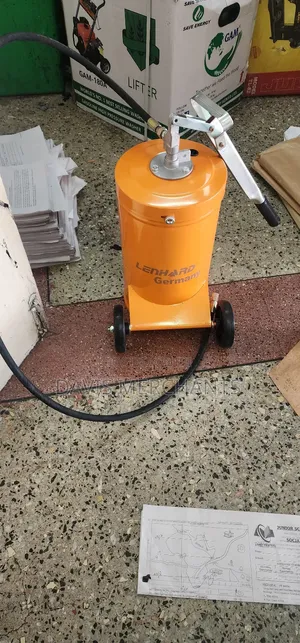 Greasing Machine With Wheels and 16l Capacity