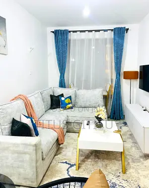 Stylish 2-Bedroom Airbnb in Roysambu King Beds, Netflix,Wifi Parking