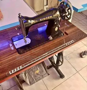 Complete Singer Sewing Machine/ Singer Sewing Machine
