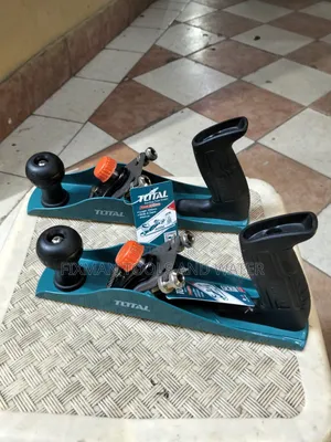 Very Sharp Total Hand Planer + Free Blade