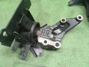 Suzuki Solio Gearbox Mount.