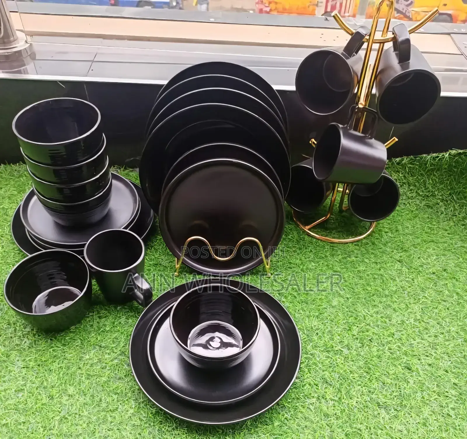 Black Dinner Set