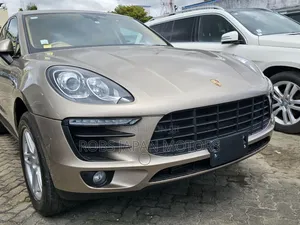 Porsche Macan Base 2017 Gold