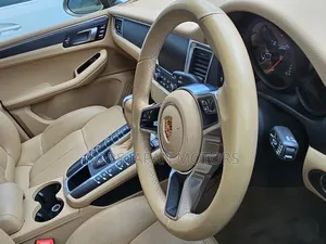 Porsche Macan Base 2017 Gold