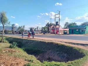 For Sale 50 by 100ft-Machakos Mavivye Market.
