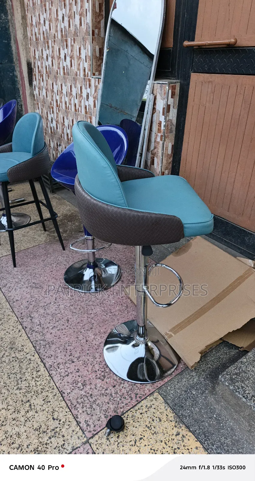Modern Adjusadjustable Kitchen/ Bar/ Counter Chair