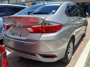 Honda Grace 2018 White