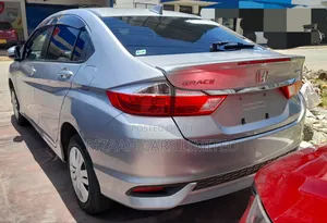 Honda Grace 2018 White