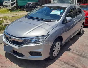 Honda Grace 2018 White
