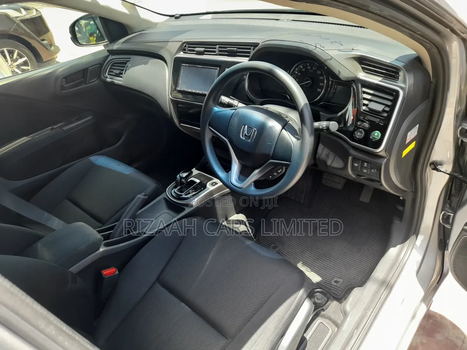 Honda Grace 2018 White