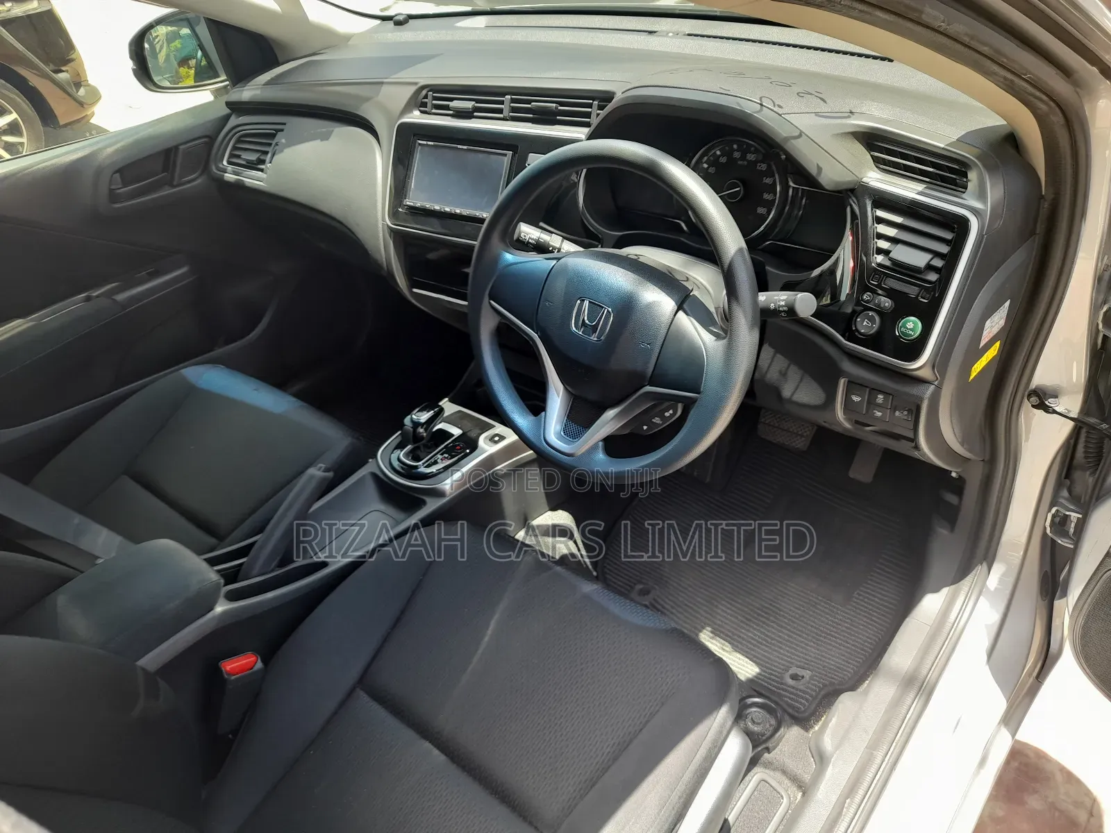 Honda Grace 2018 White