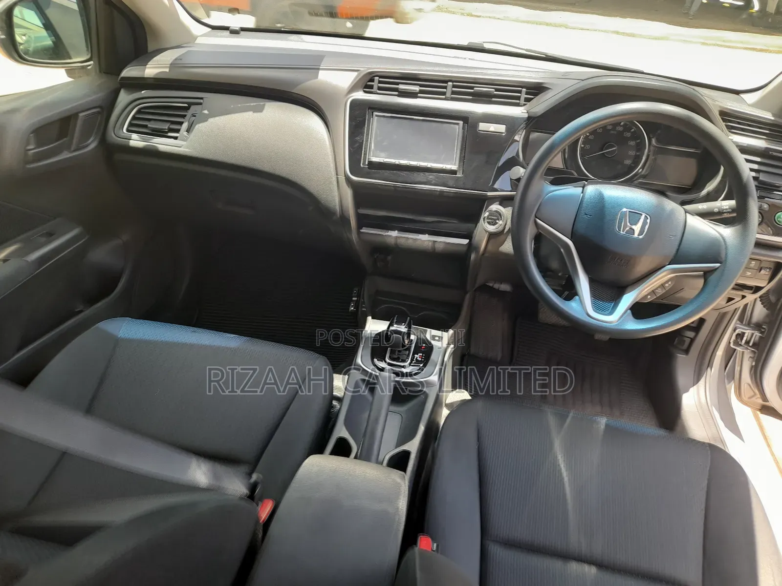 Honda Grace 2018 White