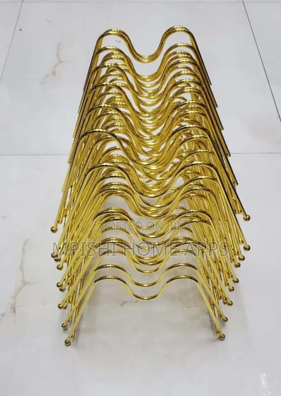 Metallic Golden Plates Stand