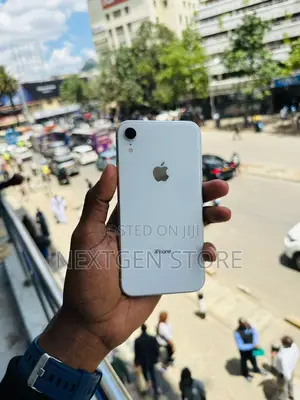 Apple XR 64 GB White