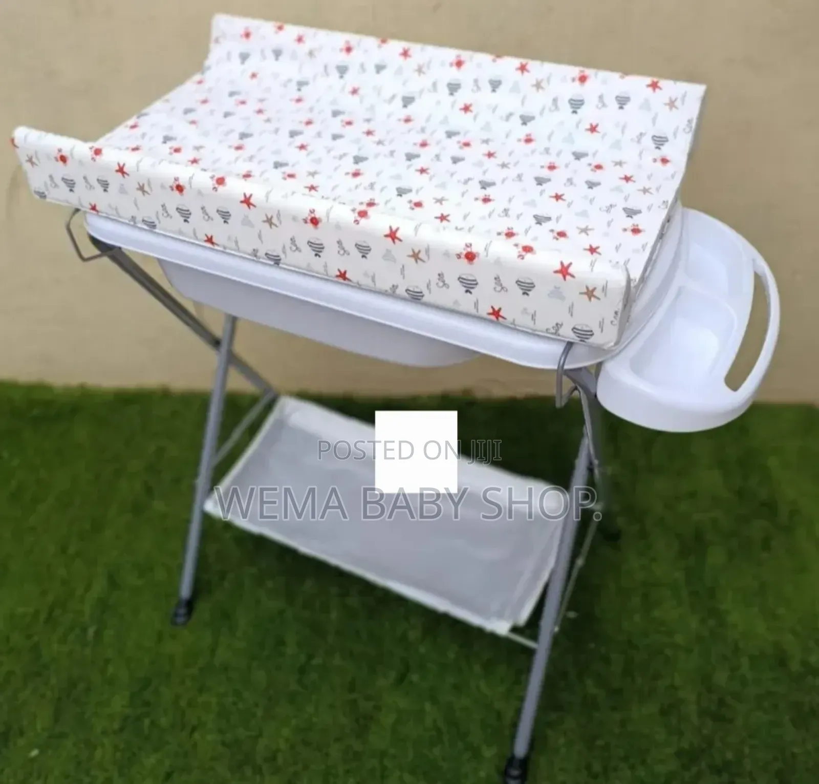 Baby Portable/Foldable Bath Station With a Changing Mat