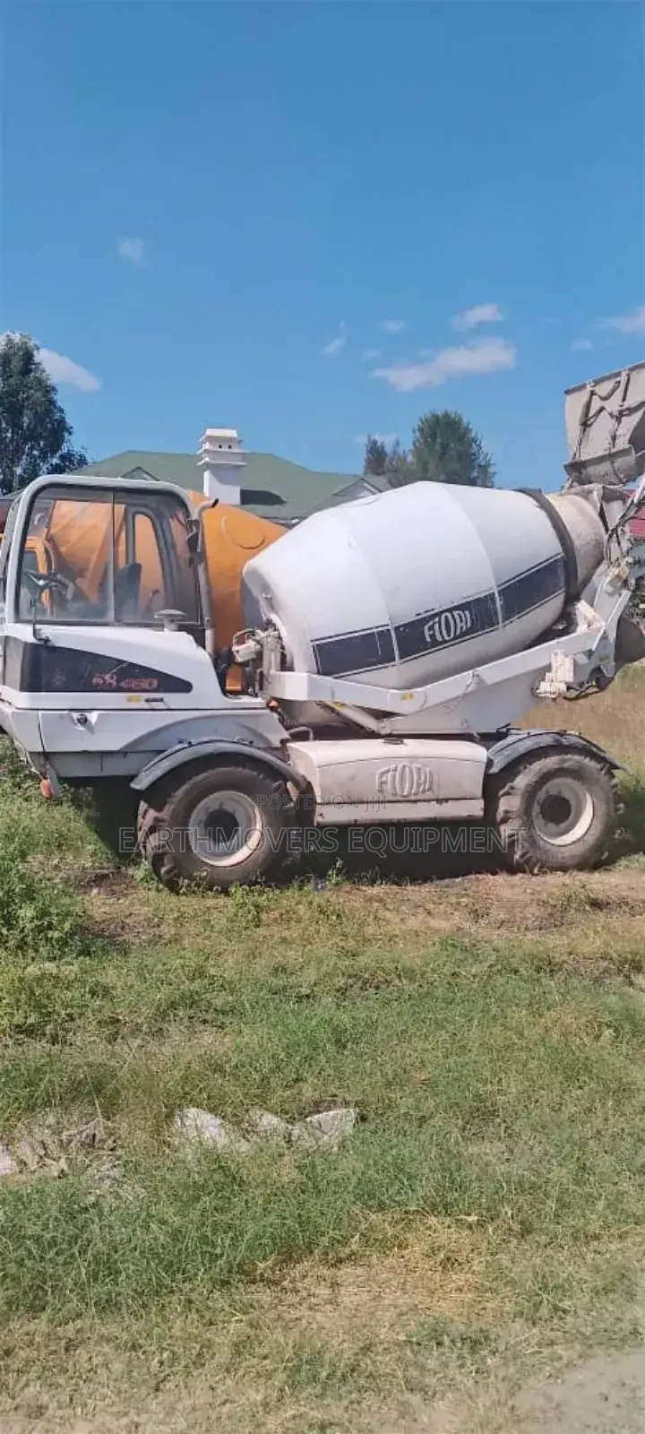 Self -loading Concrete Mixer