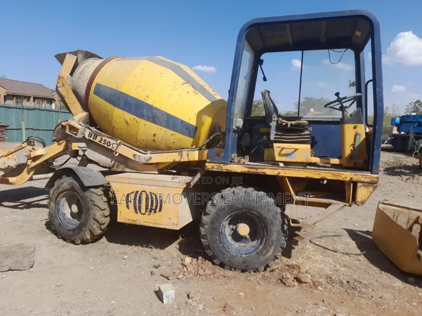 Self -loading Concrete Mixer